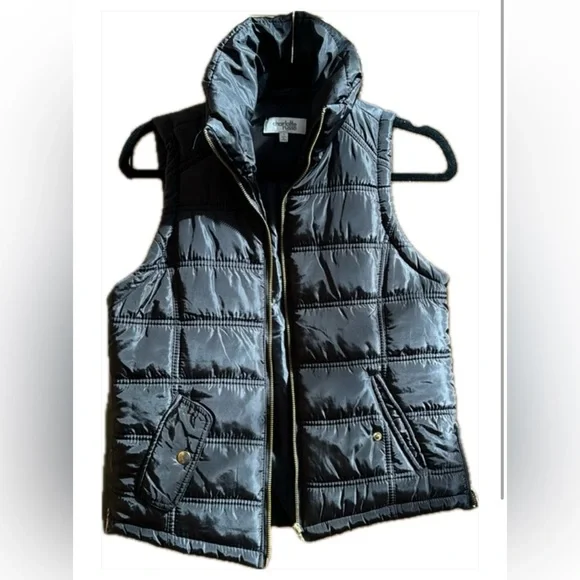 Charlotte Russe Women’s Black Puffer Vest small - Picture 1 of 6